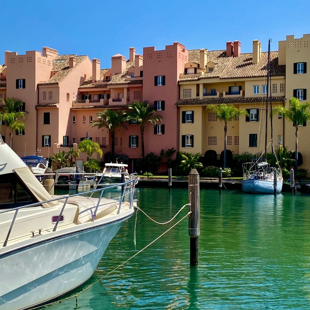 Puerto deportivo de Sotogrande, junto a nuestra oficina de Guadiaro
